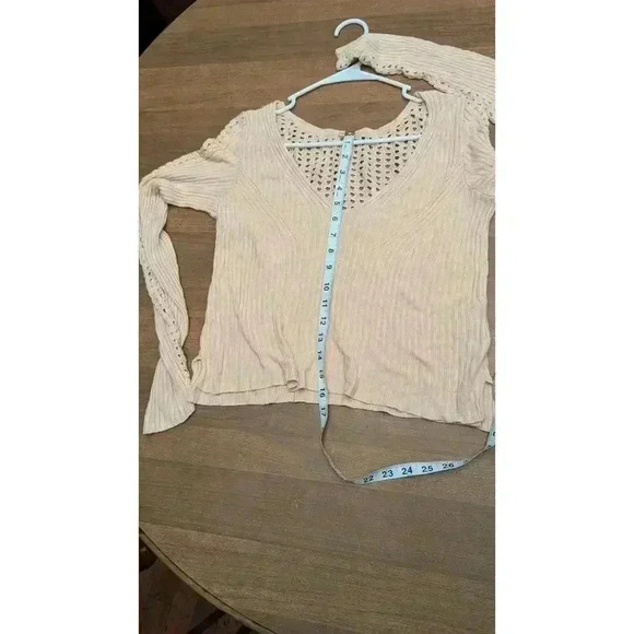 Free People cream colored cropped sweater size M - Picture 6 of 6